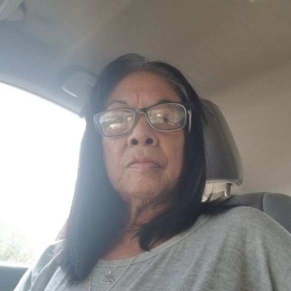 Meet your Posher, Stephanie - Picture 2 of 2